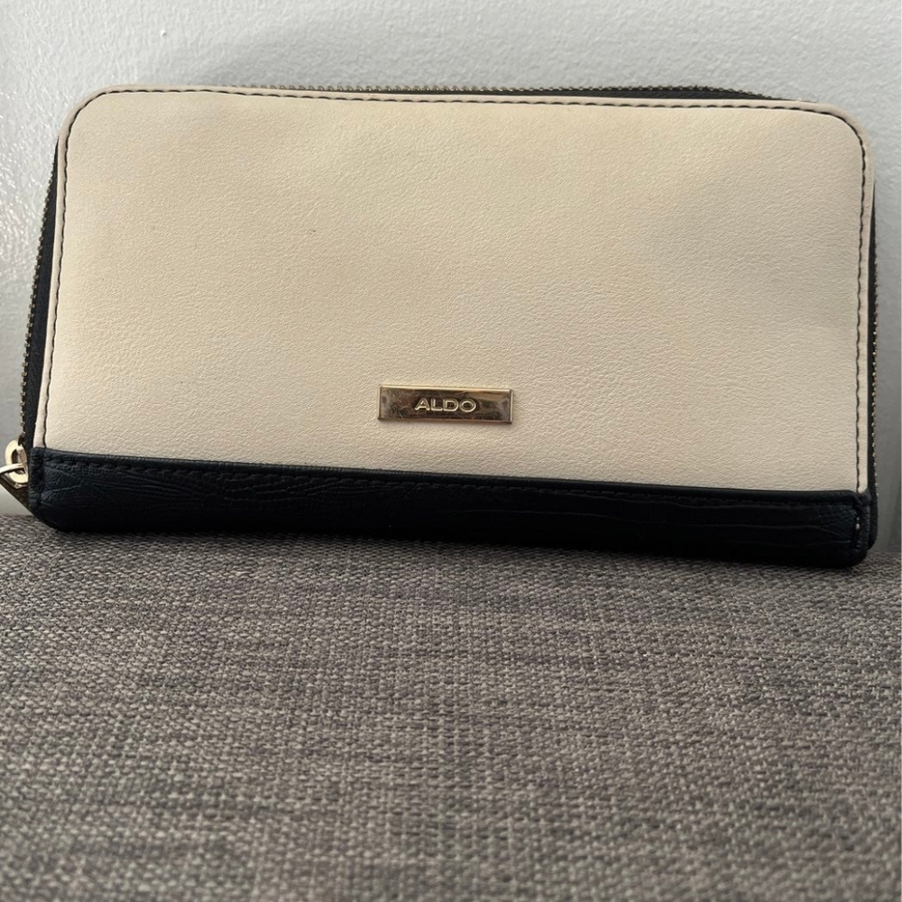 EUC Aldo Wallet - Picture 2 of 3